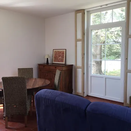 Pavillon Du Xixeme Au Milieu Des Vignes * Soulaines-sur-Aubance